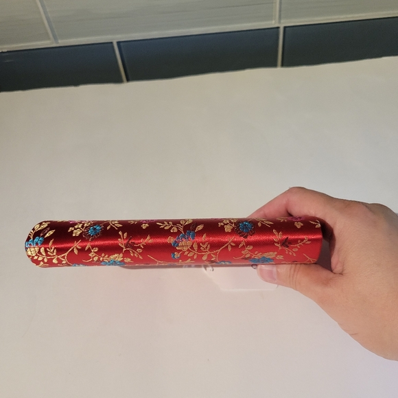 Red Satin mini clutch - Picture 2 of 7